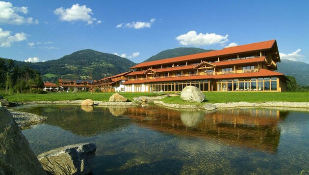 Am 19. Mai öffnen auch die beliebten Domizile des Dolomitengolf Resorts samt ihren Restaurants an der 36-Loch-Golfanlage. (Bild: GRAFIK ZLOEBL / Armin Zlöbl)