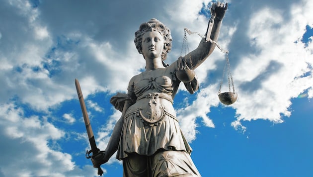 Justitia soll ab Juni durch eine EU-weite Institution unter Laura Codruta Kövesi entfesselt werden. (Bild: TeamDaf - stock.adobe.com)