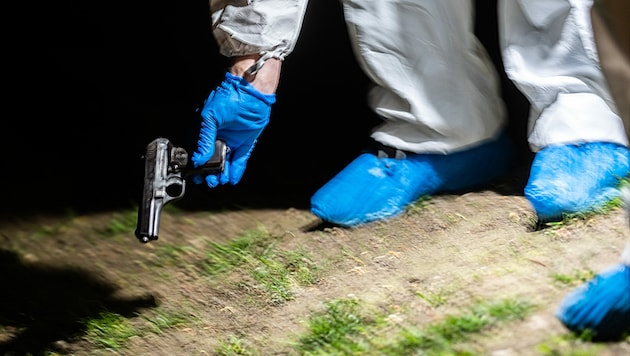 Die Tatwaffe beim Mordfall in Wien-Brigittenau (Bild: APA/Georg Hochmuth)