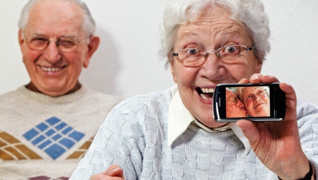 Beliebtestes Gerät für den Internetzugriff ist bei den Senioren, wie auch in unserer Gesamtgesellschaft, das Smartphone. (Bild: ©Ingo Bartussek - stock.adobe.com)