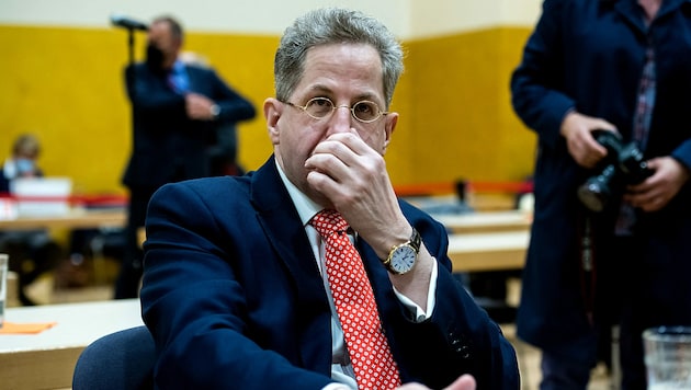 Hans-Georg Maaßen übernimmt den Platz eines CDU-Kollegen, der wegen Korruptionsvorwürfe rund um Corona-Schutzmasken aus der Partei getreten ist. (Bild: APA/AFP/JENS SCHLUETER)