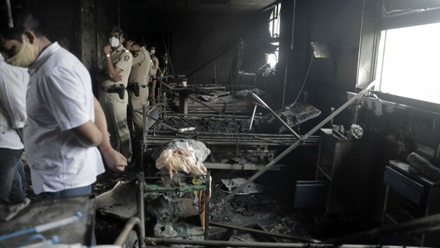 Es ist nicht das erste Feuer in einem Krankenhaus in Indien, bei dem Corona-Patienten ums Leben kamen. (Bild: The Associated Press)