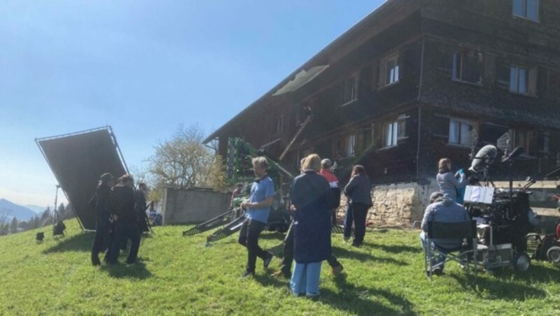 Drei Tage dauerten die Dreharbeiten am Hochstadl der Nöckls. (Bild: TIm Reiter)