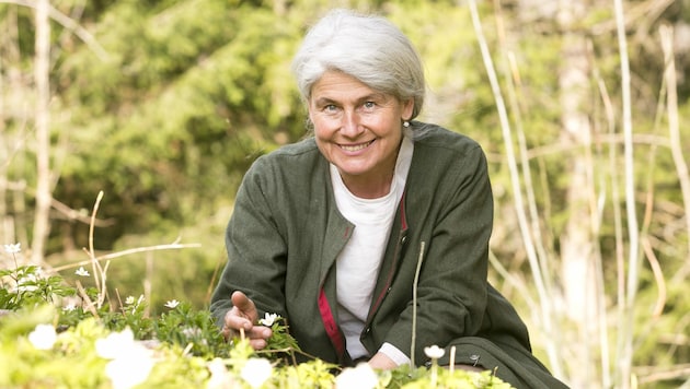 Susanne Türtscher ist „Visionssucheleiterin“ und Kräuterpädagogin. Früher hat sie als Floristin gearbeitet. (Bild: Mathis Fotografie)