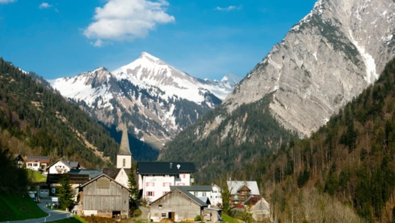 Ein idyllisches Dorf im Großen Walsertal (Bild: Mathis Fotografie)