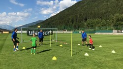 Geschickter Umgang mit dem Fußball wird trainiert. (Bild: Fußballcamp Constantini/Schiener)