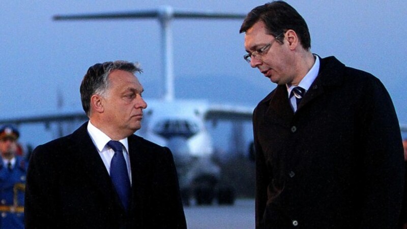 Ministerpräsident Viktor Orban und der serbische Präsident Aleksandar Vucic haben haben sich die gegenseitige Anerkennung ihrer „Grünen Pässe“ zugesichert. (Bild: AFP)