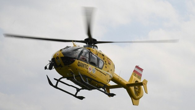 Der dreijährige Bub wurde per Rettungshelikopter in Spital geflogen (Bild: P. Huber)
