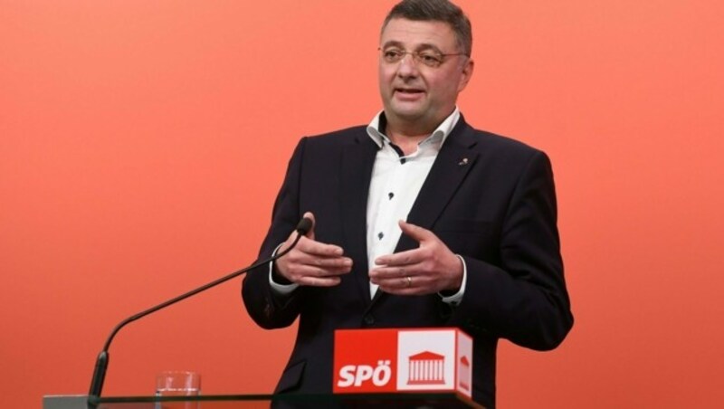 SPÖ-Vize-Klubchef Jörg Leichtfried attackiert die ÖVP. (Bild: APA/HELMUT FOHRINGER)