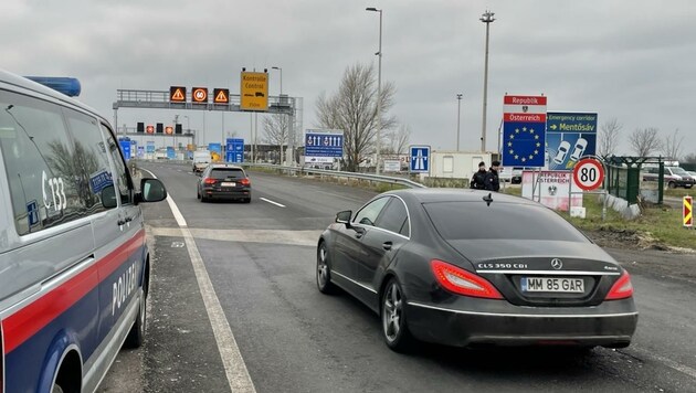 Oft gibt es Stau an der Grenze. Arbeiter kommen zu spät in die Betriebe. (Bild: Schulter Christian)