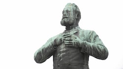 Die Statue des ehemaligen Wiener Bürgermeisters Karl Lueger in Wien. (Bild: APA/ROLAND SCHLAGER)