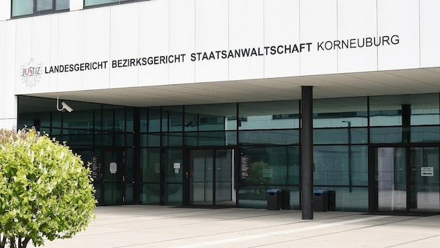 Amtsmissbrauch und schwerer Betrug wird zwei Beamten in Korneuburg vorgehalten. (Bild: P. Huber)