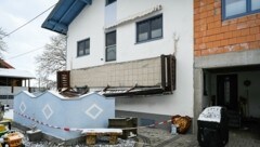 Am 5. April stürzte der Balkon in Lenzing ein, Michaela B. (55) starb bei dem Unglück (Bild: Alexander Schwarzl)