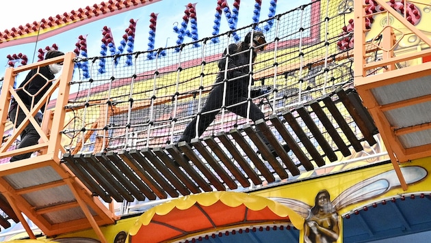 Der Prater war Schauplatz einer außergewöhnlichen Übung mit ernstem Hintergrund. (Bild: APA/HANS PUNZ)