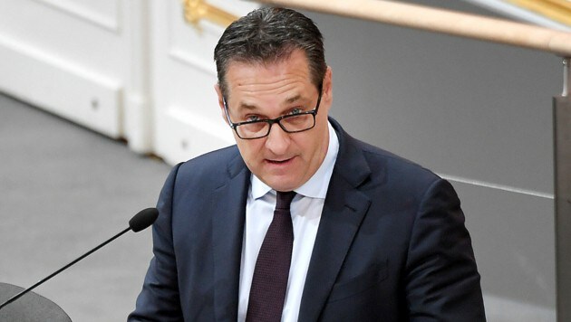 Die ÖVP fordert, dass Chats zwischen Ex-FPÖ-Chef Heinz Christian Strache und seinen Parteifreunden an den Ibiza-U-Ausschuss geliefert werden. (Bild: APA/ROLAND SCHLAGER)