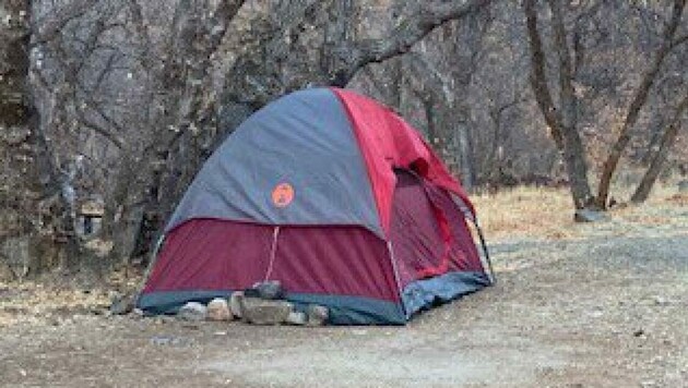 In diesem kleinen Zelt wurde die Frau angetroffen. (Bild: Utah County Sheriff)