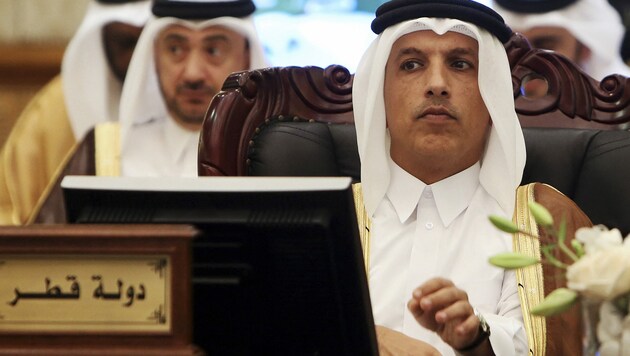 Katars Finanzminister Ali Scharif al-Emadi (rechts) wurde festgenommen und abgesetzt. (Bild: AFP)