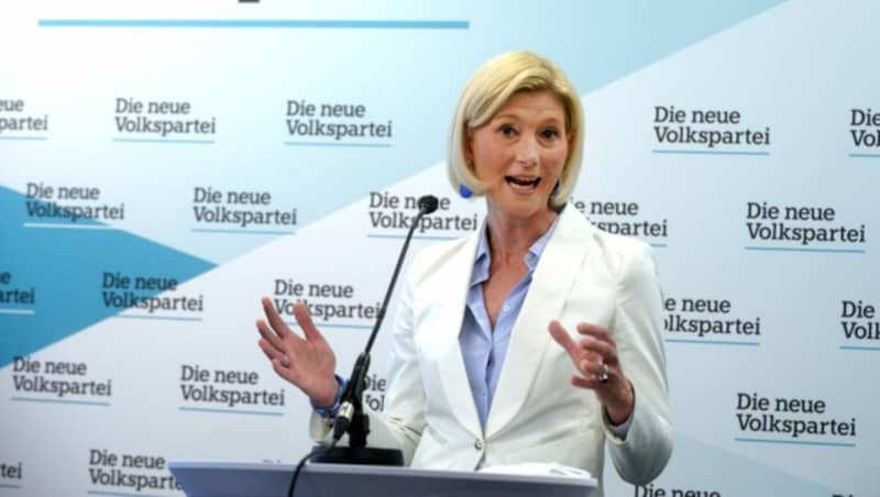 Die Wiener Landesgeschäftsführerin der ÖVP, Bernadette Arnoldner (Bild: APA/HERBERT PFARRHOFER)