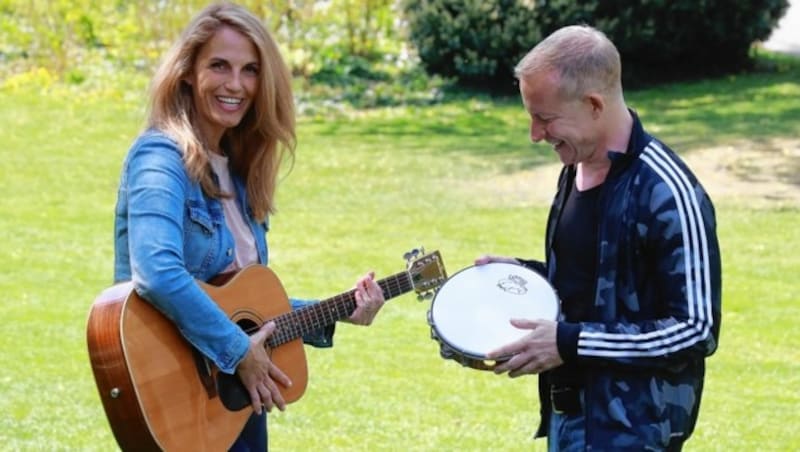 Kleine „Jam Session“ im Park mit Elisabeth Gamauf und Stefan Weinberger. (Bild: Zwefo)