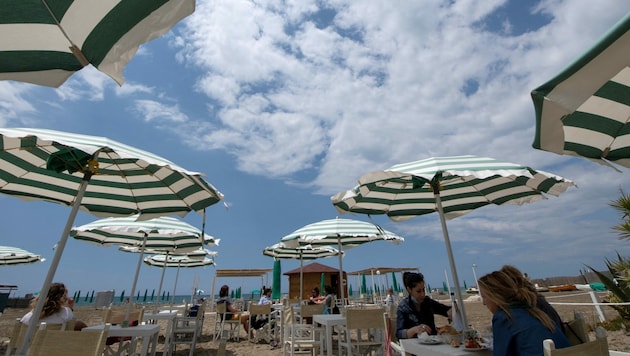 Italien will seine Impfkampagne im Sommer nicht unterbrechen und die Bürger des Landes auch während des Urlaubs impfen. (Bild: AFP)