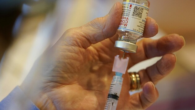 Bei den 10.000 neuen Impfterminen für Wien wird der Corona-Impfstoff von Moderna zum Einsatz kommen. (Bild: AP)