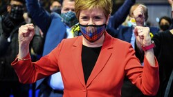 Nicola Sturgeon, die große Wahlsiegerin bei der Parlamentswahl in Schottland am Samstagabend. (Bild: AFP)