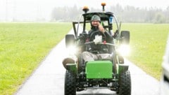 Der 32-jährige Johannes Ritter wird das „LUF Mobil“ bis nach Santiago de Compostela pilotieren - geübt hat er im Ländle. (Bild: Mathis Fotografie)