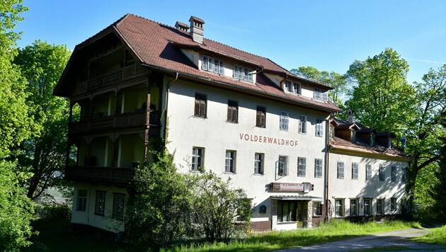 In diesem ehemaligen Hotel ging die Post ab. (Bild: zoom.tirol)