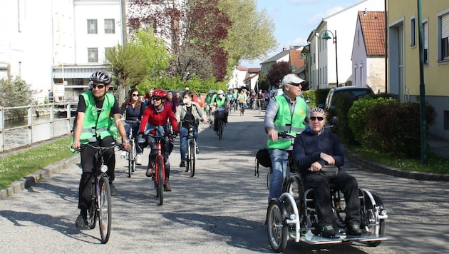 Sogar ein Rollstuhllastenrad war bei der Protest-Radtour der Plattform „Vernunft gegen Ostumfahrung“ unterwegs. (Bild: Plattform Vernunft statt Ostumfahrung)