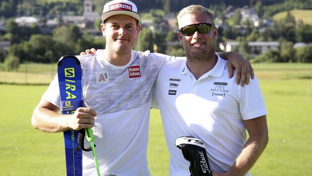 Christopher Neumayer (li.) mit Bruder Bernard, einem Golf-Pro, mit dem er aktuell auch einige Rennrad-Touren zum Grundlagentraining unternimmt. (Bild: Tröster Andreas)