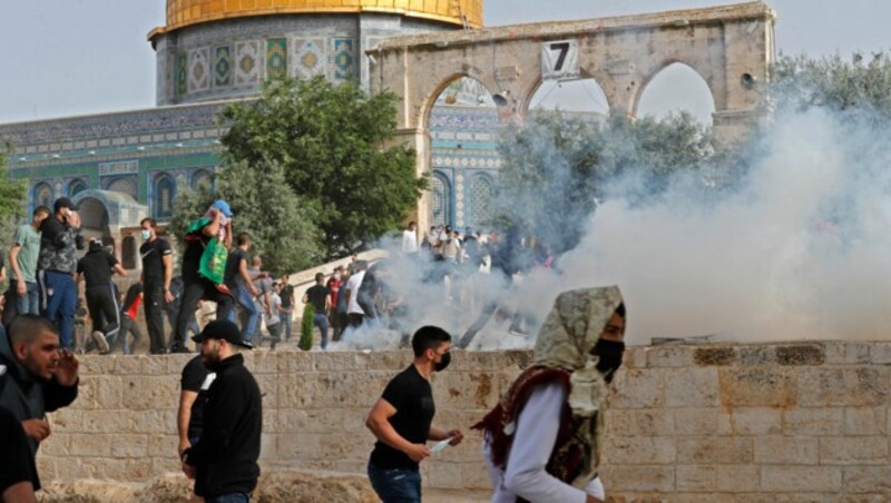 Die tagelangen Proteste hatten im Viertel Sheikh Jarrah, ihren Ausgang genommen, weil dort 30 Palästinenser mit der Zwangsräumung ihrer Wohnungen rechnen müssen. (Bild: AFP/Ahmad GHARABLI)