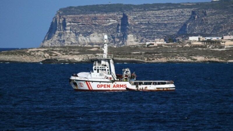 21 Tage wurde die "Open Arms" auf See blockiert. (Bild: AP Photo/Salvatore Cavalli (Archivfoto))