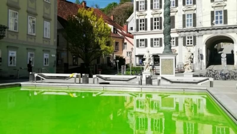 Auch der Brunnen am Karmeliterplatz war betroffen. (Bild: Jörg Schwaiger)