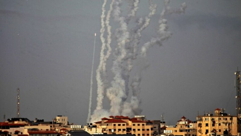 In mehreren israelischen Städten gab es Luftalarm, nachdem Raketen aus dem gazastreifen abgefeuert wurden. (Bild: APA/AFP/MOHAMMED ABED)