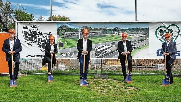 Der Spatenstich für das neue Stadion in Gnas ist erfolgt. (Bild: Marcel Pail)