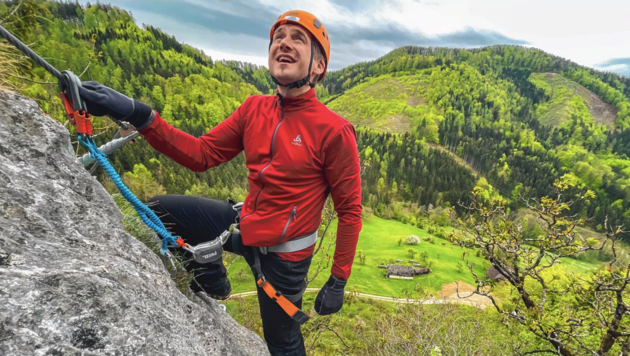 Bürgermeister Stefan Salzmann bei seiner ersten Testbegehung. (Bild: Hannes Wallner)