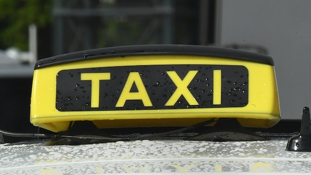 Le jeune homme de 19 ans a déversé sa frustration sur un taxi. (Bild: P. Huber)