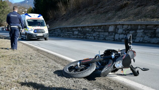 Der Moped-Crash endete für zwei Mädels mit Verletzungen. (Bild: ZOOM.TIROL)