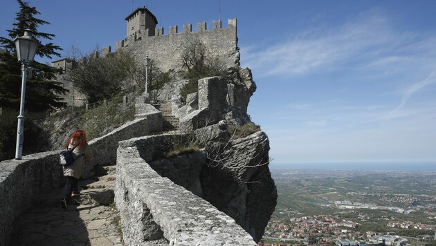 Der Kleinstaat San Marino will künftig Touristen den russischen Sputnik-Impfstoff für 50 Euro anbieten. (Bild: AP)