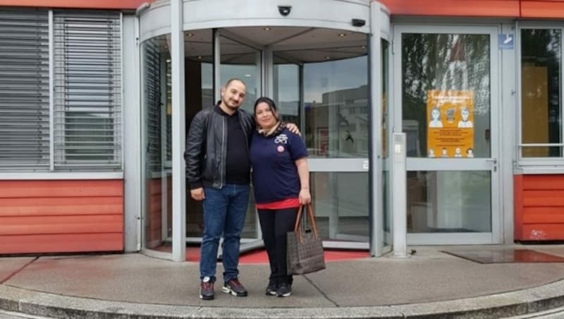 Markovic und Ada vor dem Krone-Gebäude in Wien - die beiden wollen in Kontakt bleiben. (Bild: zVg)