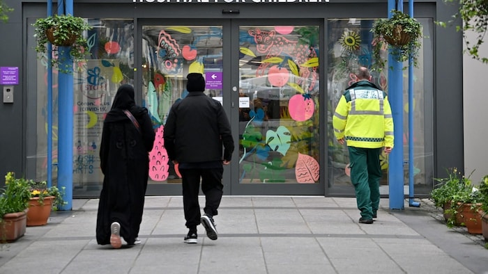 Einem britischen Arzt wird vorgeworfen, bei fast 100 Kindern gepfuscht zu haben (Symbolbild).