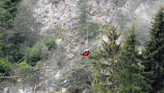 The crash victim was rescued by rope (symbolic image). (Bild: zoom.tirol)