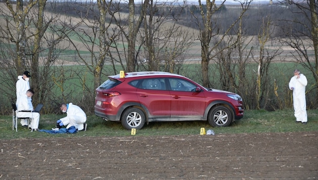 Das Auto, in dem die Opfer gefunden wurden (Bild: Monatsrevue/Lenger Thomas)