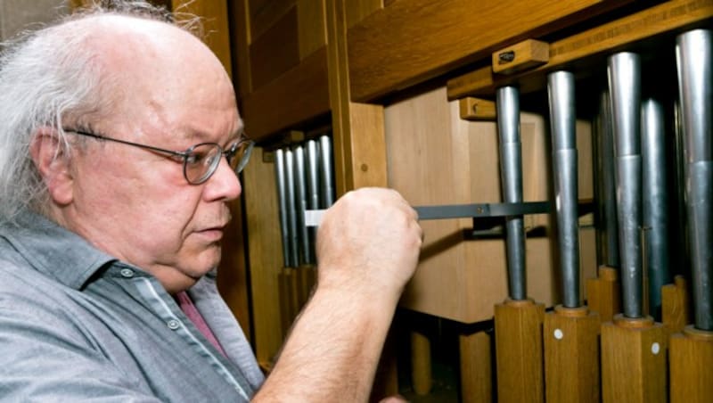 Orgelbauer Christoph Enzenhofer bei der Arbeit. (Bild: Mathis Fotografie)