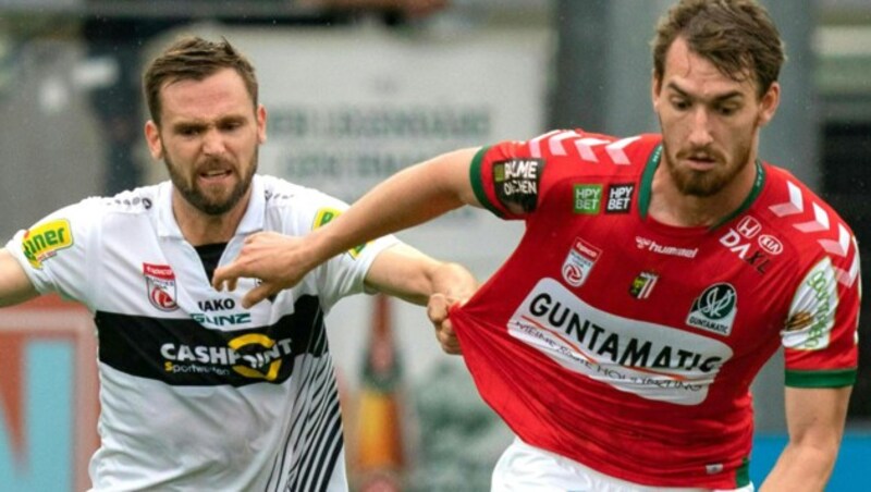 Daniel Maderner (Altach) gegen Constantin Reiner (Ried) (Bild: APA/DIETMAR STIPLOVSEK)