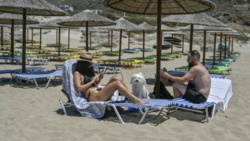 Pärchen auf Kreta (Bild: Louisa GOULIAMAKI / AFP)