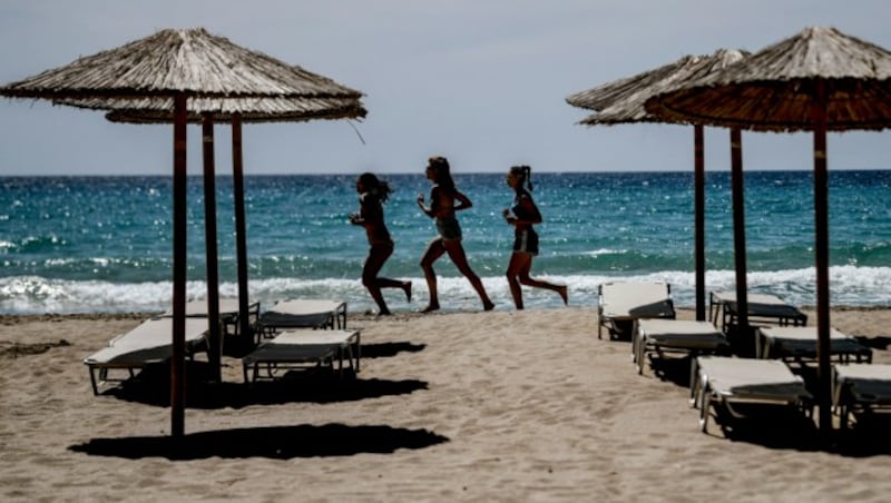 Joggerinnen in Falaserna (Phalasarna) (Bild: Louisa GOULIAMAKI / AFP)