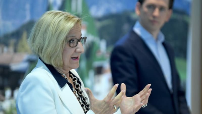 Johanna Mikl-Leitner und Sebastian Kurz (Bild: APA/ROLAND SCHLAGER)