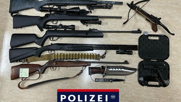 Die sichergestellten Waffen. (Bild: LPD Tirol)