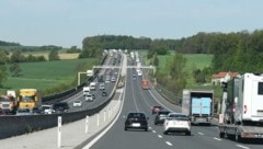 Die Polizei fand den Ausgesetzten auf der A1 bei Allhaming (Symbolbild). (Bild: P. Huber)